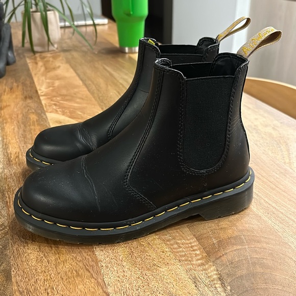 Doc Martin Chelsea Boot - Picture 1 of 3